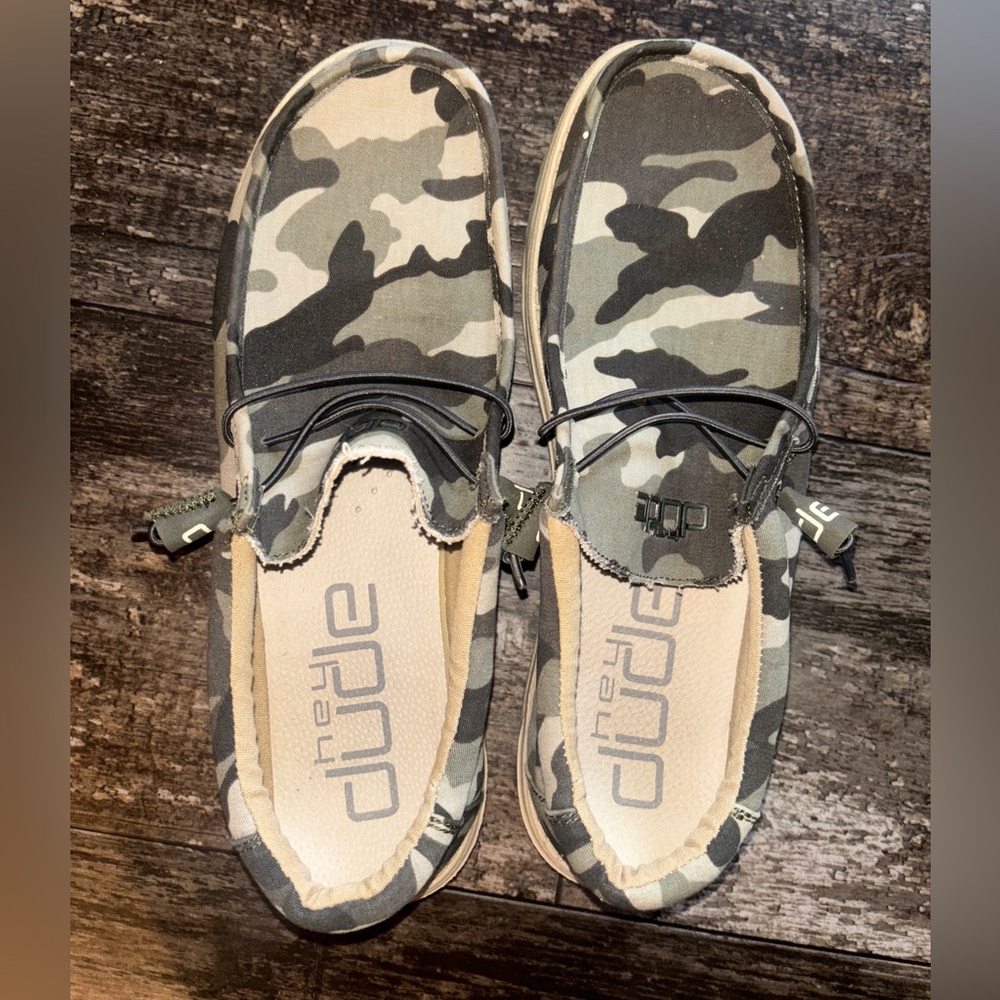 SOLD‼️Men’s Hey Dude Camo